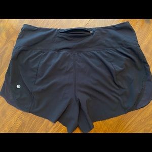 🔥RARE🔥 Lululemon HR Scalloped Black Shorts